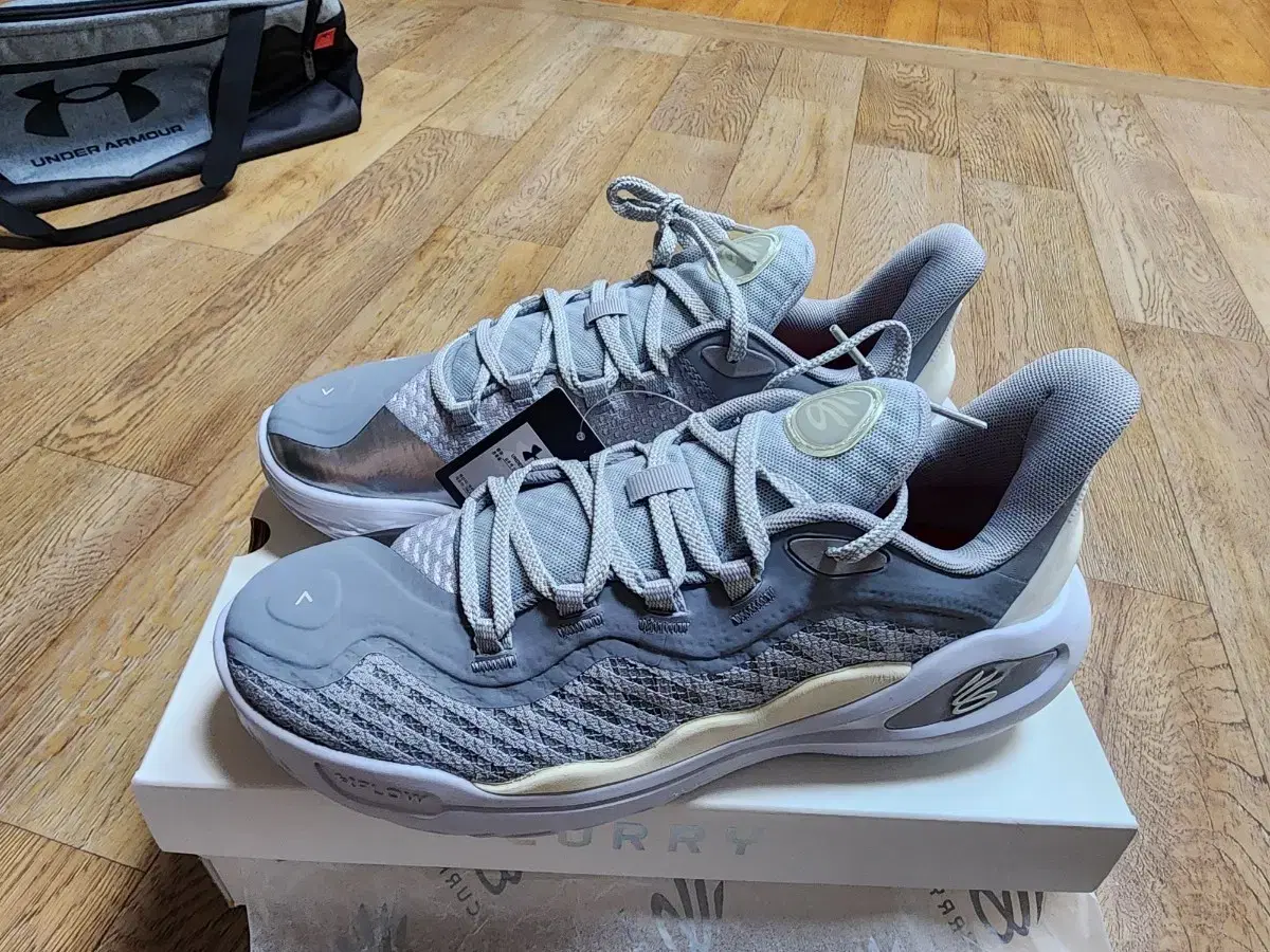 CURRY 9 カリー9 アンダーアーマー バッシュ 28.5 CURRY 9 カリー9 アンダーアーマー バッシュ 28.5 アンダーアーマー